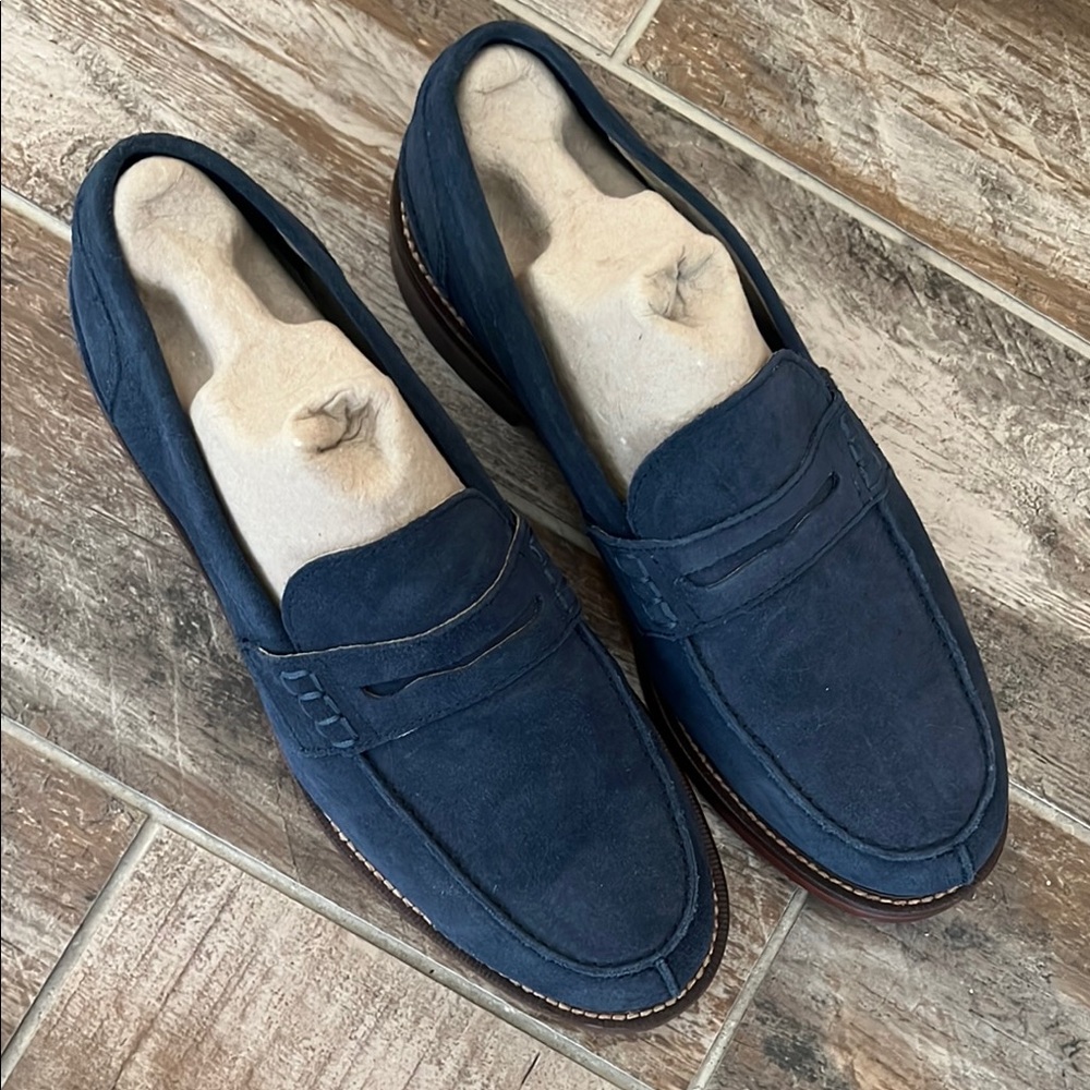 BANANA REPUBLIC SUEDE LOAFER